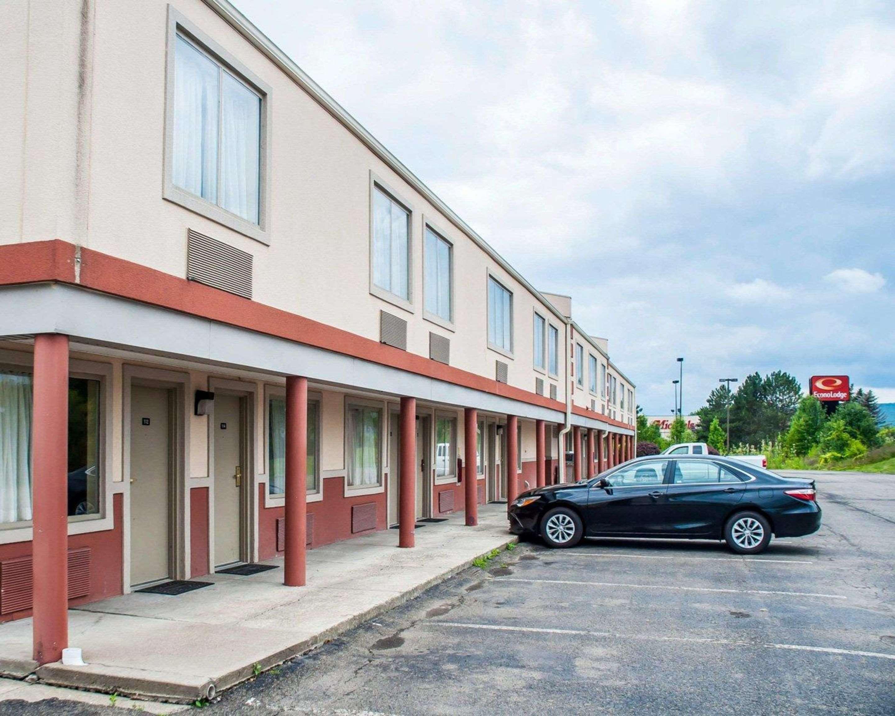 Econo Lodge Elmira-Corning Fisherville Exterior photo