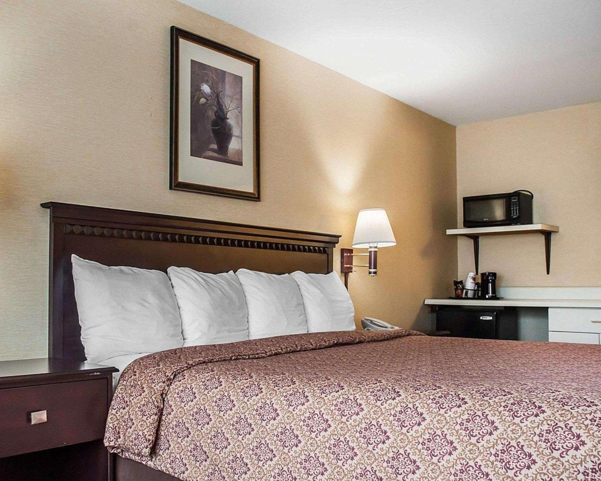 Econo Lodge Elmira-Corning Fisherville Exterior photo