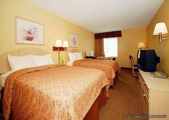 Econo Lodge Elmira-Corning Fisherville Room photo